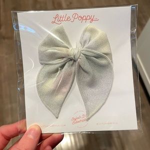 New little poppy shimmer bow